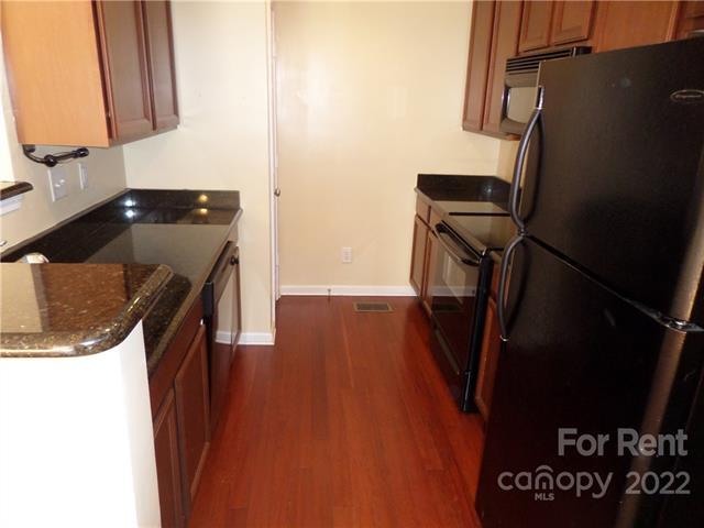 Foto del edificio - 631 Raphael Place