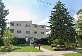 Building Photo - 11 Devitt Av S