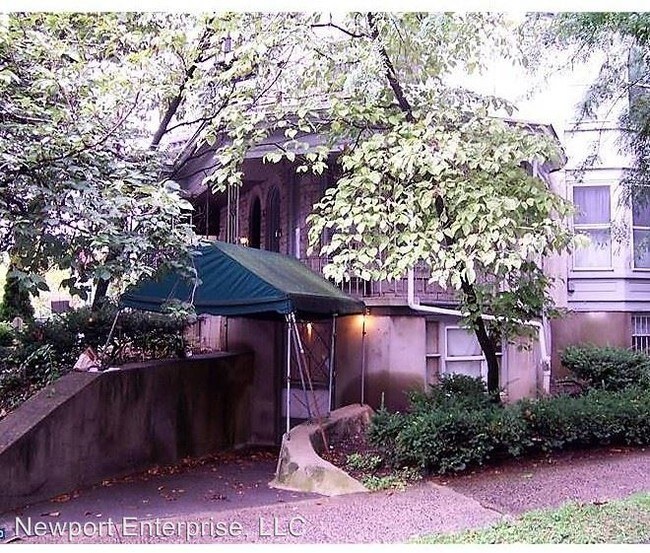 Building Photo - 446 Greenwich St