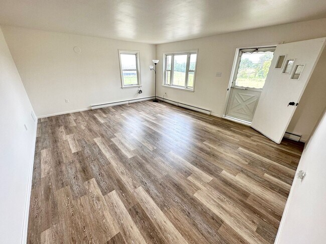 Foto del edificio - Charming Renovated 2BR in Peaceful Setting