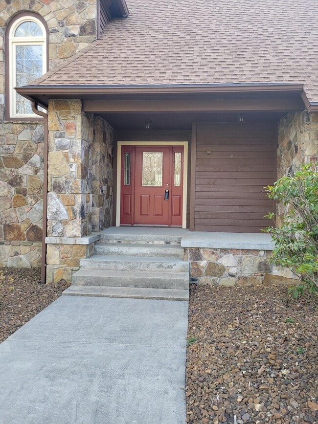 Building Photo - 116 Knollwood Ln