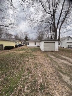 Building Photo - 2 bedroom, 1 bath with detached garage