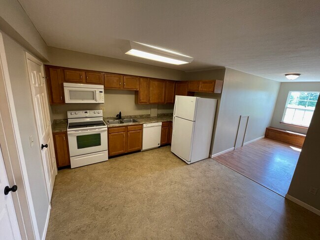 Kitchen - 8678 US Highway 42 N