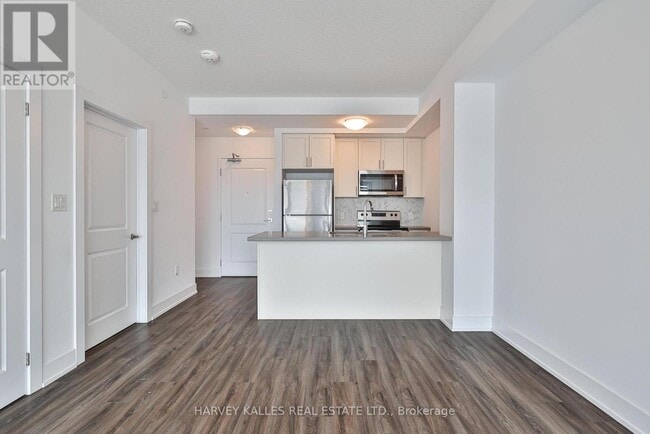 Building Photo - 460 Dundas St E