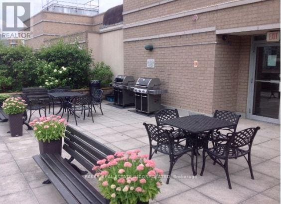 Photo du bâtiment - 806 Front St E