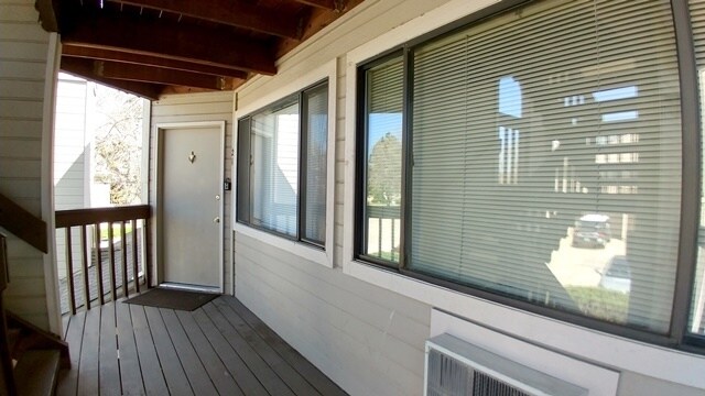 Building Photo - Two Bedroom East Boulder