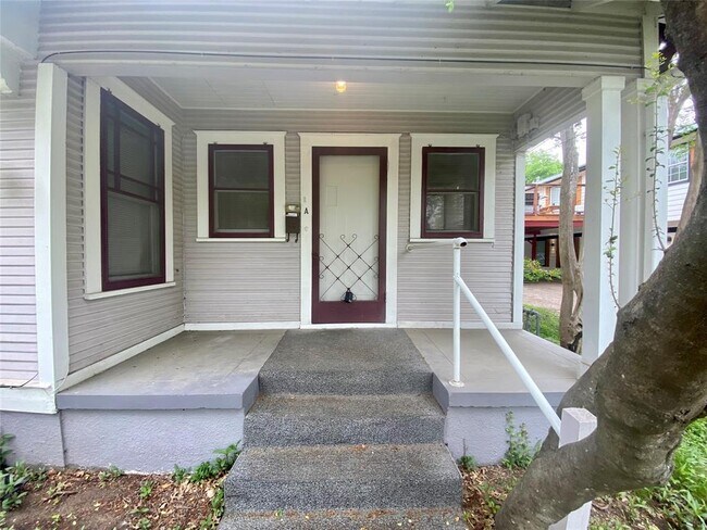 Building Photo - 2845 San Gabriel St