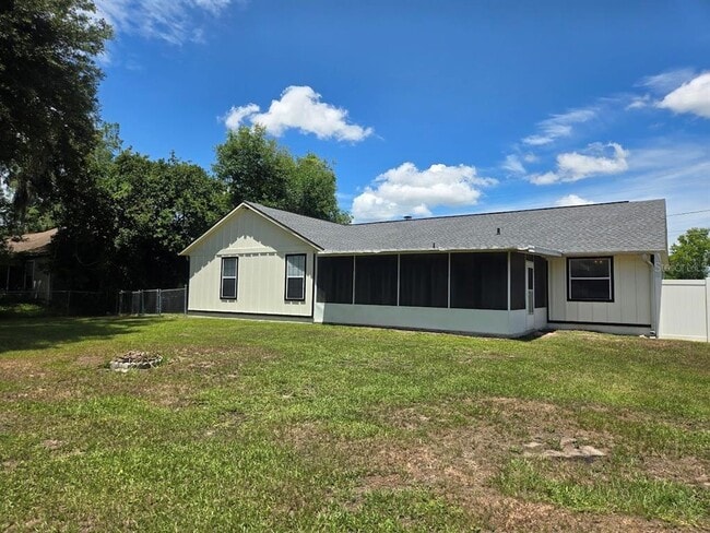 Building Photo - 5960 SE 42nd Ave
