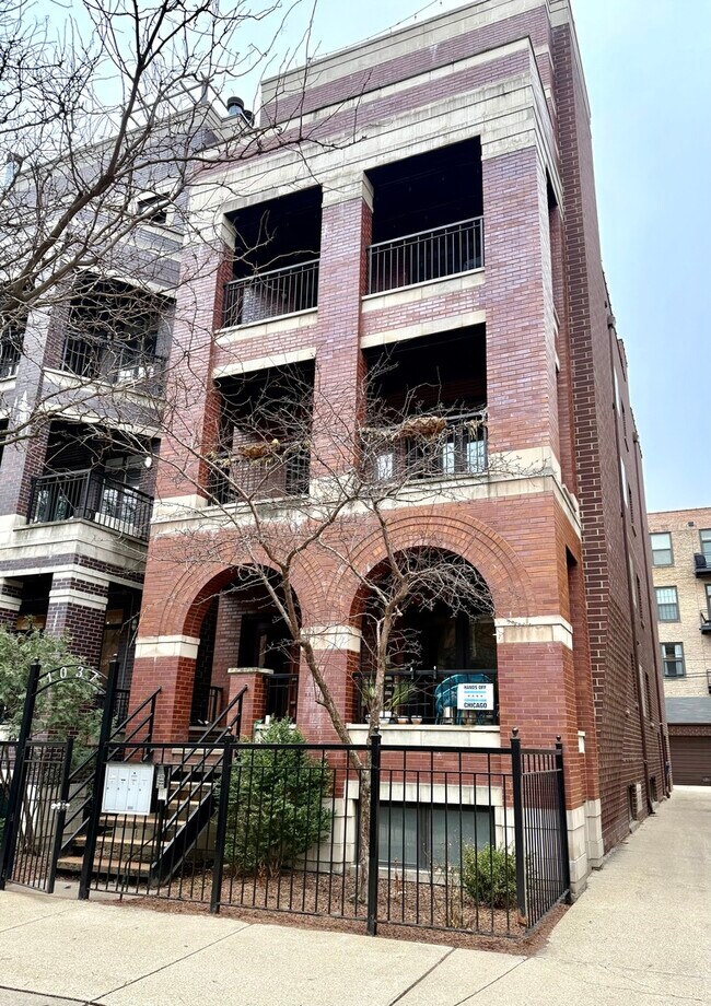 Building Photo - 1037 W Monroe St