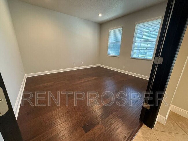 Building Photo - 1133 Vinsetta Cir