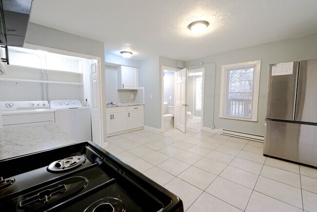 Building Photo - 105 Clarendon St