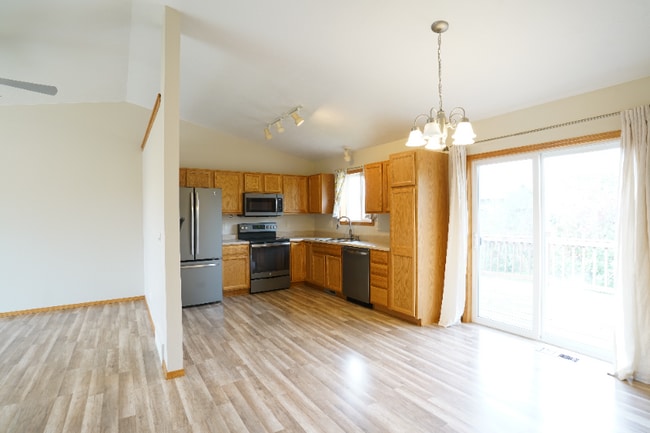 Building Photo - 5909 S Hallow Ave