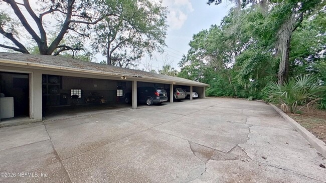 Foto del edificio - 1464 Holmesdale Rd