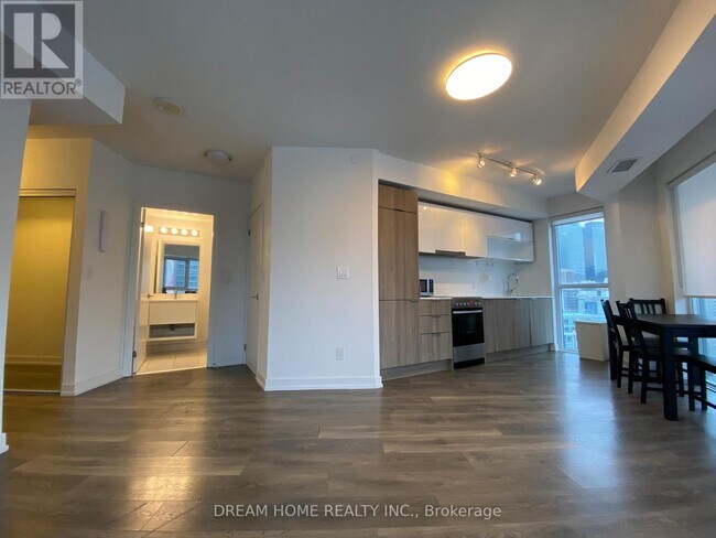 Building Photo - 159 Wellesley St E