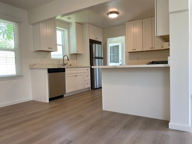 Building Photo - 1703 W Alameda Ave