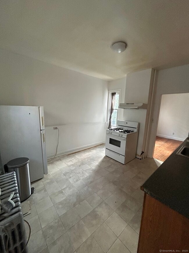 Foto del edificio - 14 Relay Pl