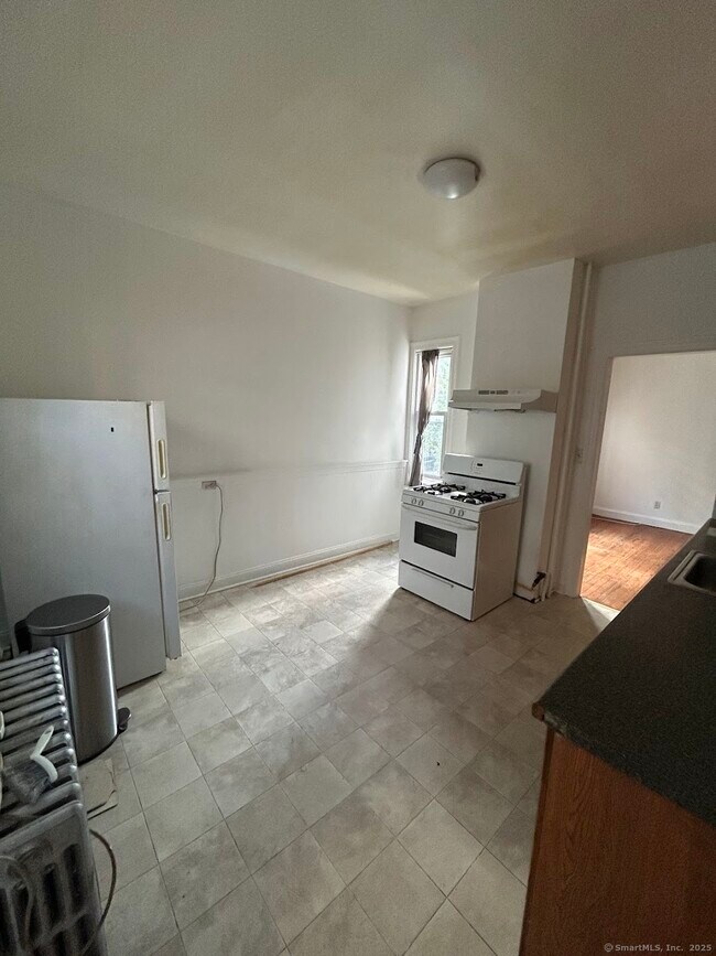 Building Photo - 14 Relay Pl