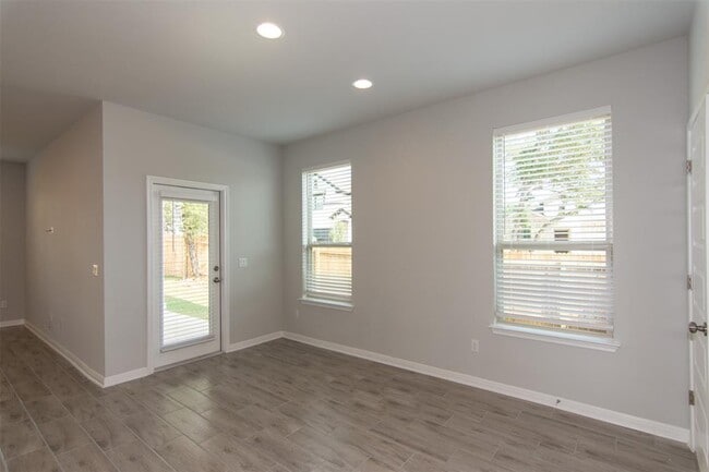 Building Photo - 100 Flat Creek Ct