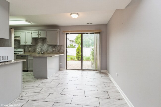 Building Photo - 445 Degas Cir