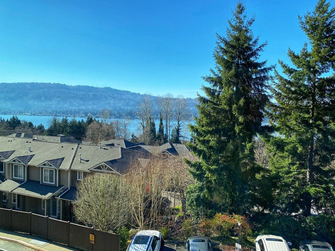 Foto principal - 3500 E Lake Sammamish Pkwy SE