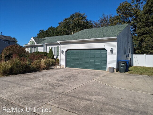 Foto del edificio - 3 br, 2 bath House - 961 Olive St