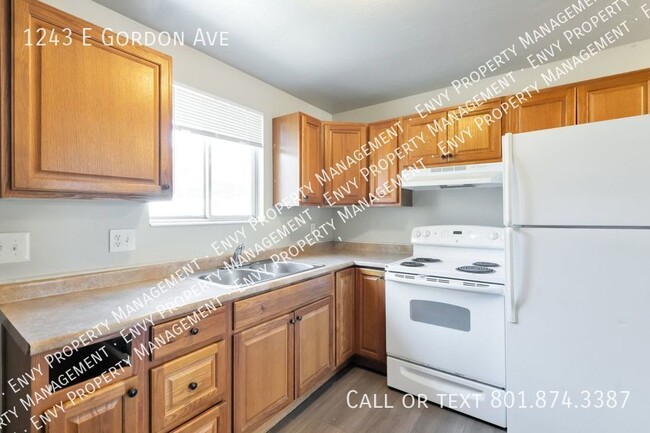 Building Photo - Fantastic Pet-Friendly 2 Bed - 1.5 Bath To...