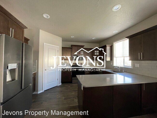 Foto del edificio - 4 br, 2.5 bath House - 12 S 12th St Loop