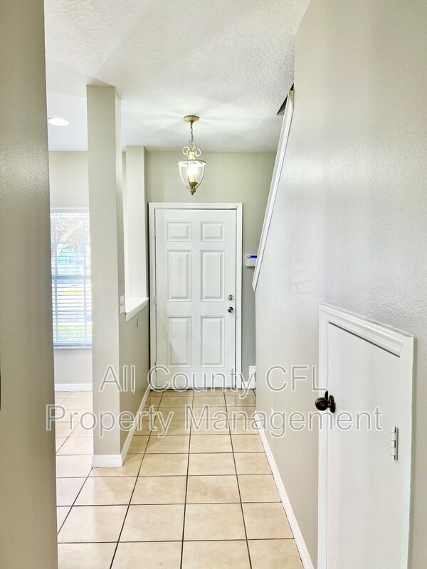 Foto del edificio - 9305 Jasmine Flower Ln