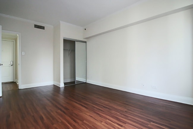 Building Photo - 204 E Chestnut St