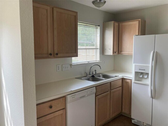 Foto del edificio - 10914 Spruce Dr N
