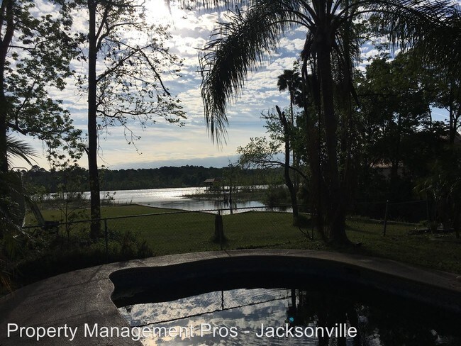 Foto del edificio - 3 br, 2 bath House - 5040 Weigela Terrace