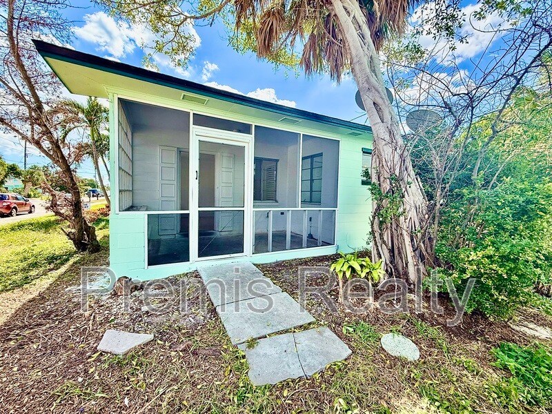 Foto principal - 7960 Boca Ciega Dr