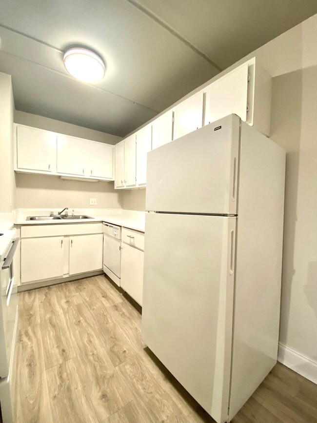 Building Photo - Cedar Creek Apartments