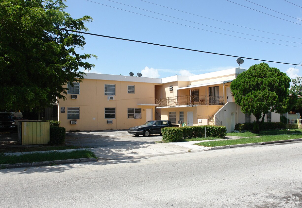 Primary Photo - Cortina Apartments