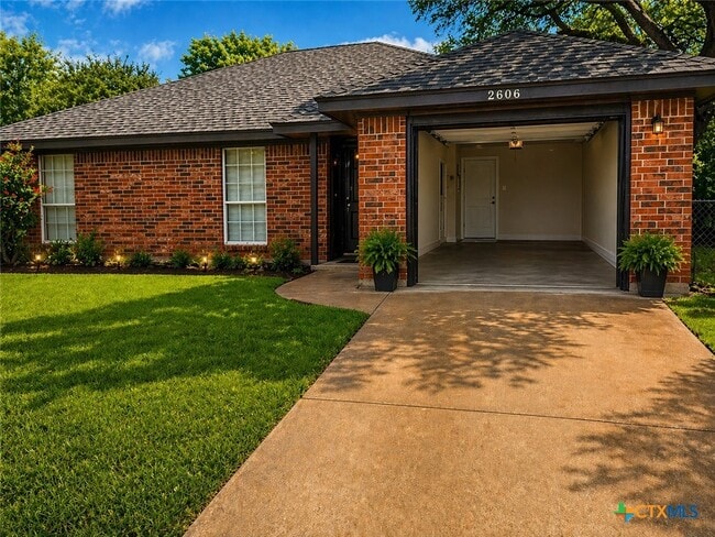 Building Photo - 2606 Timberline Dr