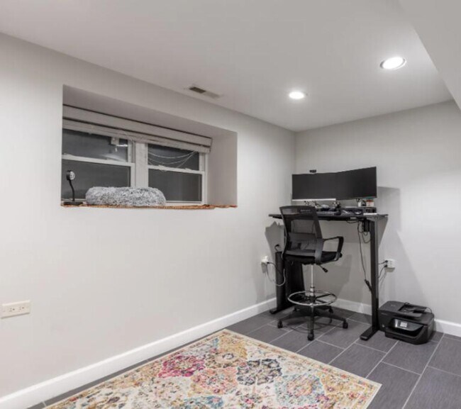 Foto del edificio - 2651 W Armitage Ave