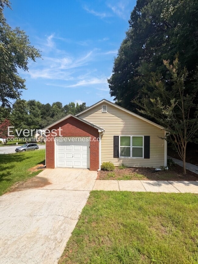 Building Photo - 1408 Creek View Dr