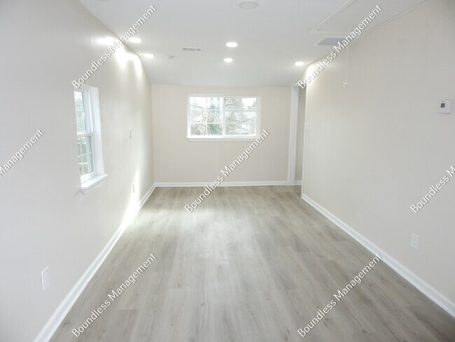 Building Photo - 496 W Ontario Ave SW