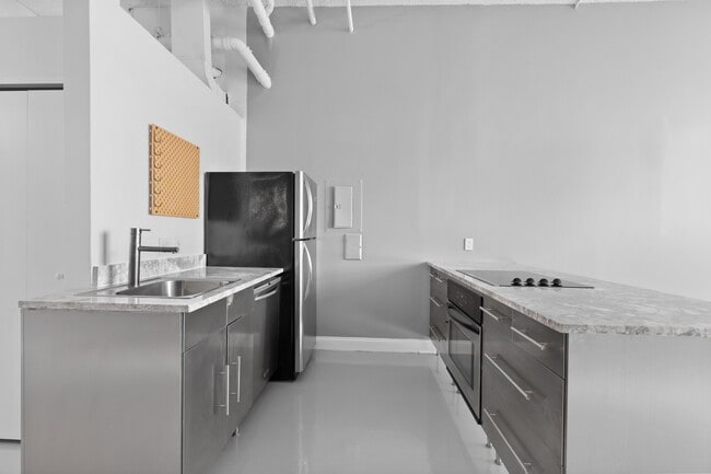 Building Photo - 6533 E Jefferson Ave