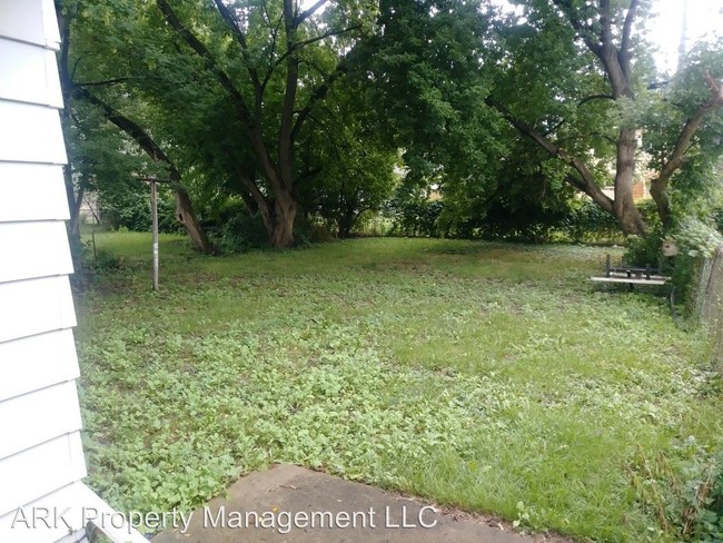 Building Photo - 3 br, 1 bath House - 21043 Sunset Avenue