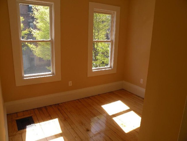 Foto del edificio - 3147-3149 Washington St. Unit 1