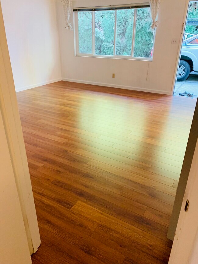 Living room with hardwood flooring - 3029 Emerson St