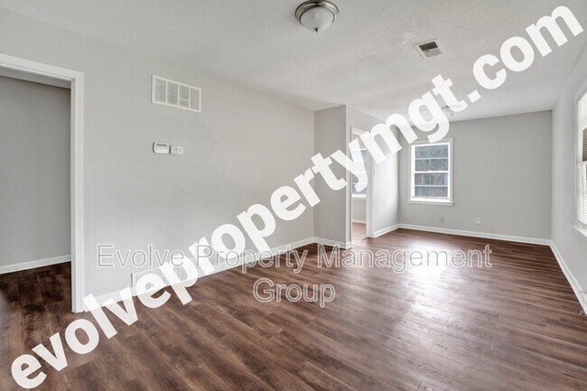 Building Photo - 4908 Fairley Rd
