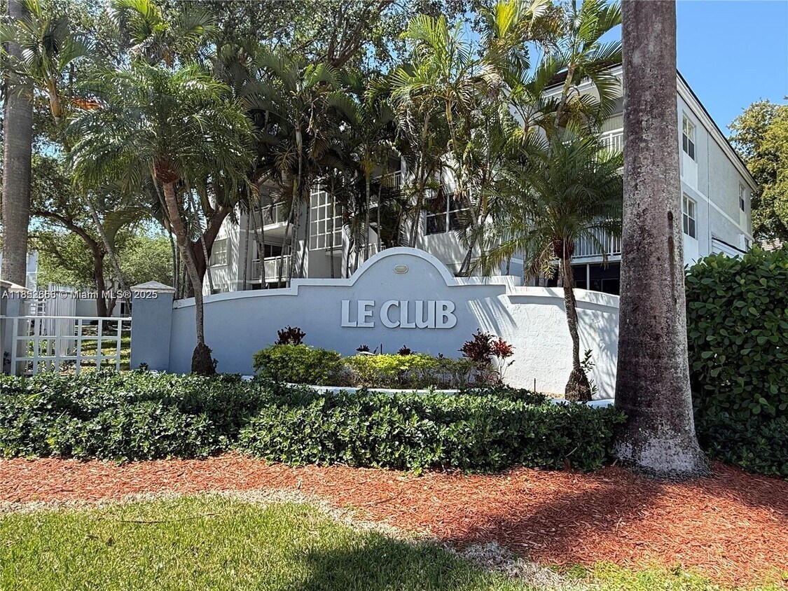 Primary Photo - 8590 SW 212th St