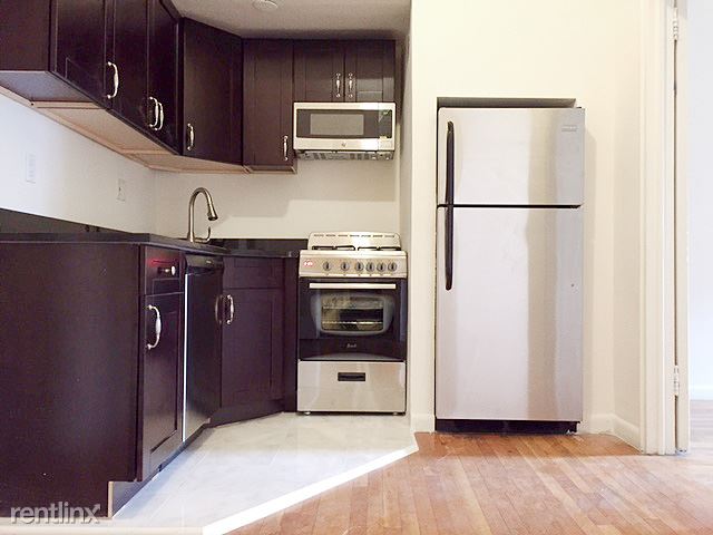 Building Photo - 220 W 72nd St