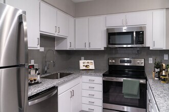 Building Photo - Skyline at Kessler