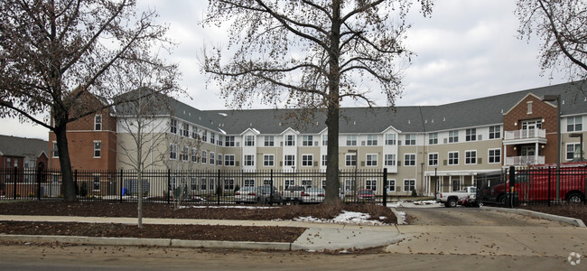 Foto del edificio - Senior Living at Cambridge Heights Apartments