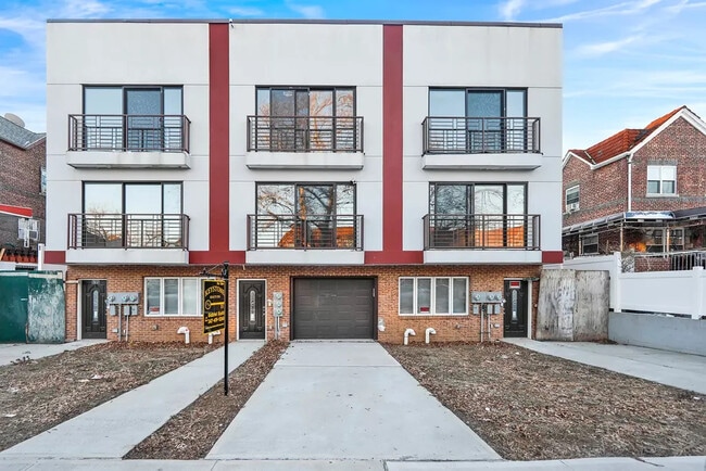 Photo - 694 E 38th St Townhome