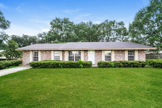 Building Photo - 3412 Groveview Dr