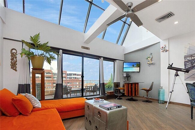 Foto del edificio - 10 Bay St